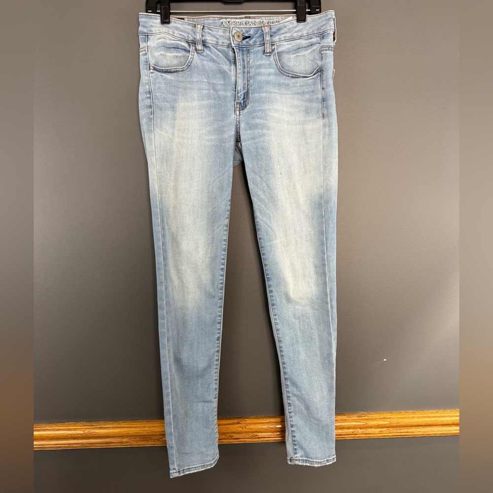 Light Wash Women’s Skinny Jeans